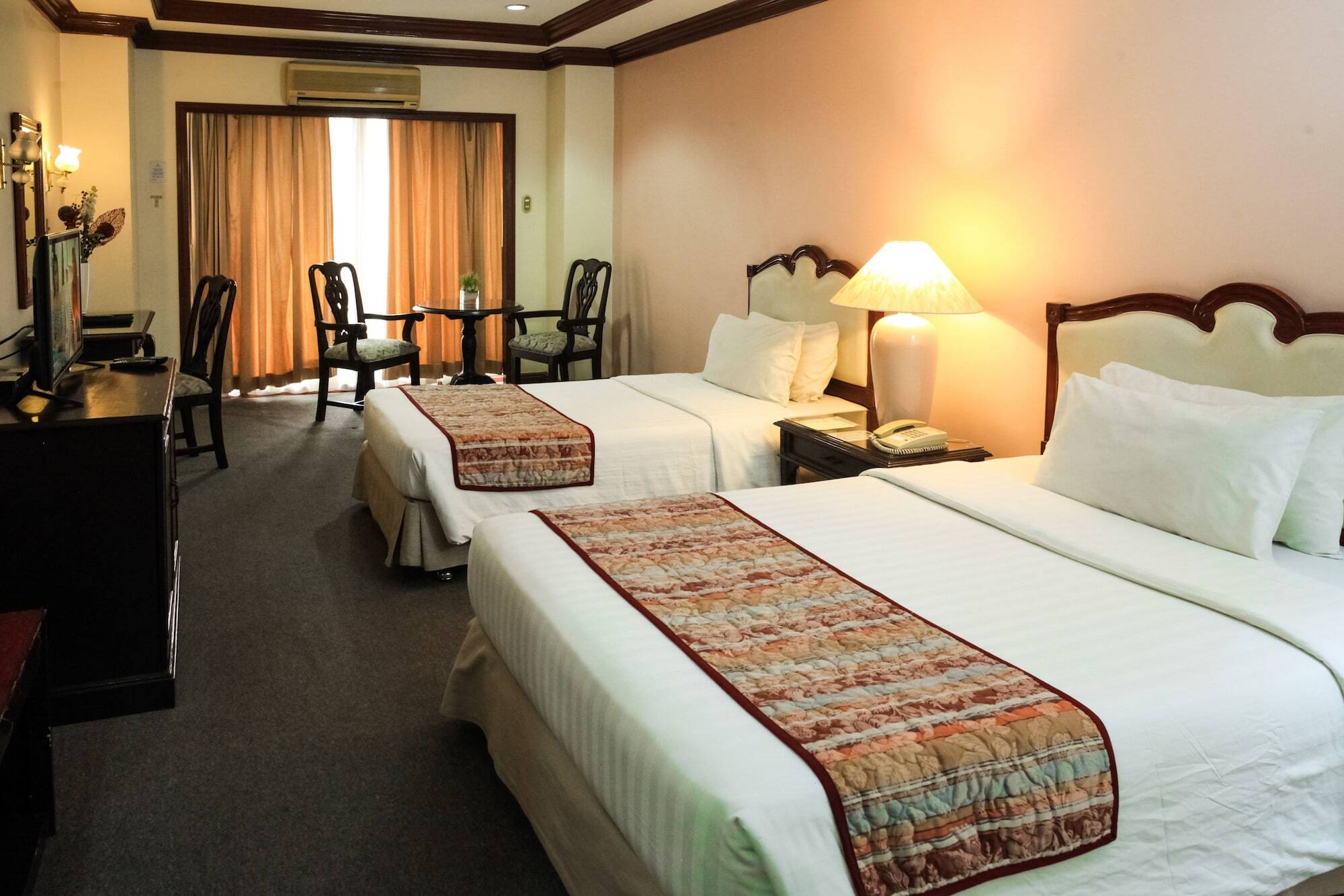 The Mansion Hotel Babuy Bagian luar foto